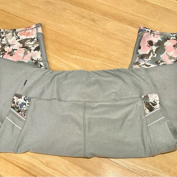 5/$20 RBX cropped leggings, plus size 1x floral print detail with pockets - Picture 4 of 9